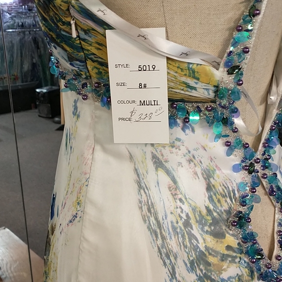 Angali by Karishma prom dress - Picture 3 of 8